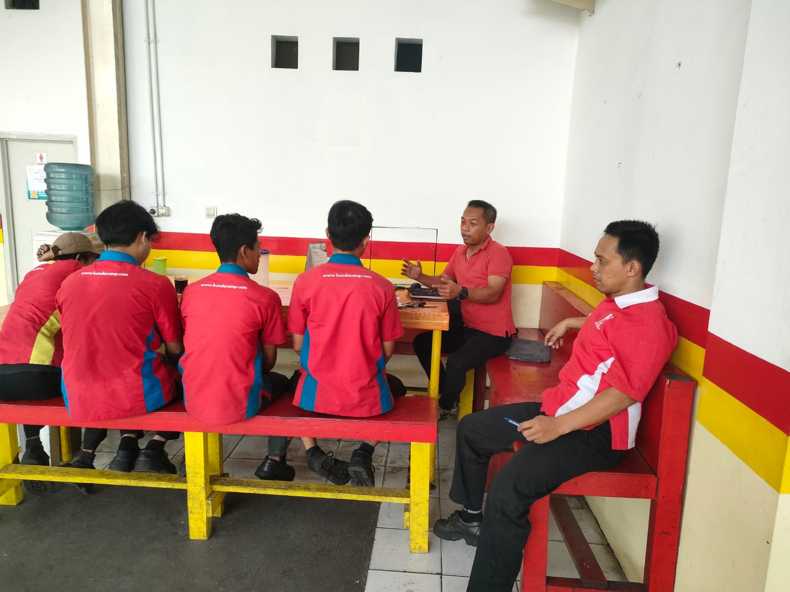 Tim IDSOFS memberikan pelatihan